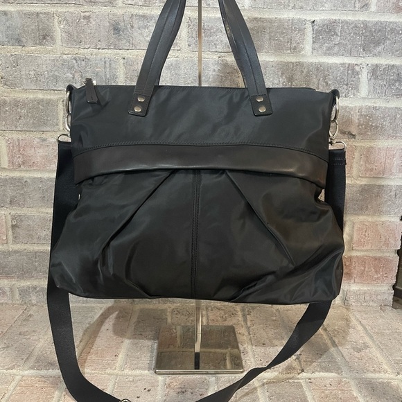 Banana Republic Handbags - Banana Republic Elegant Black Tote